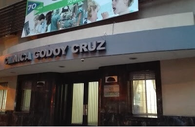 Móvil de LVDiez desde Clínica Godoy Cruz – cobran 6 mil pesos la consulta y 7 mil la guardia