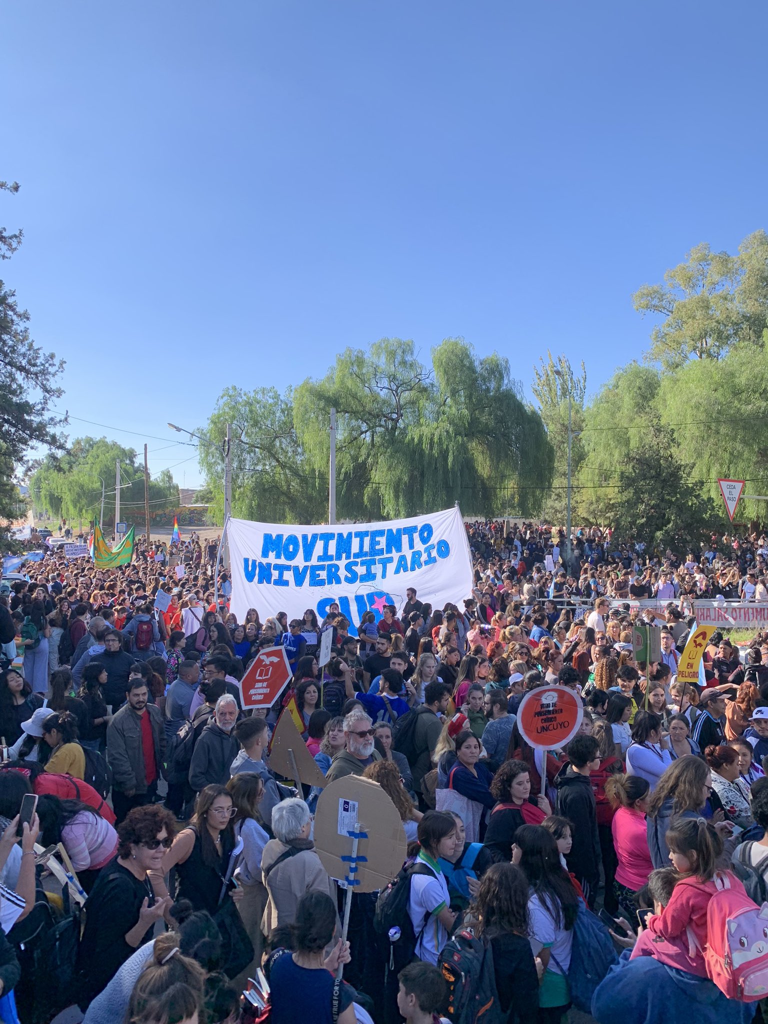 Móvil de LVDiez- Más de 40.000 personas marcharon en defensa de la educación pública en Mendoza
